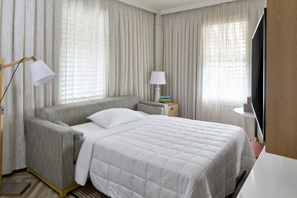 1 Bedroom, Suite, Balcony