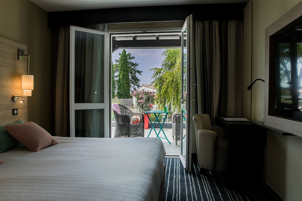 Room, Queen Bed, Terrace