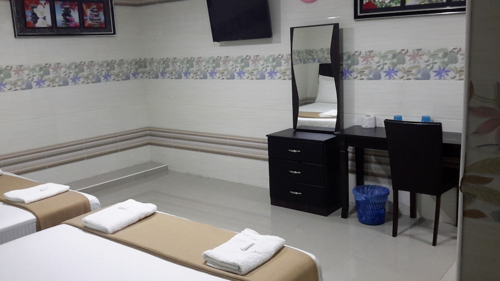 Kota Damansara Business Hotel 25/34