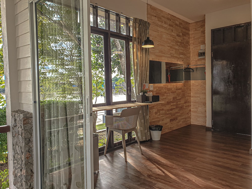 Baan Tai Had Resort and Water Sports 10/50