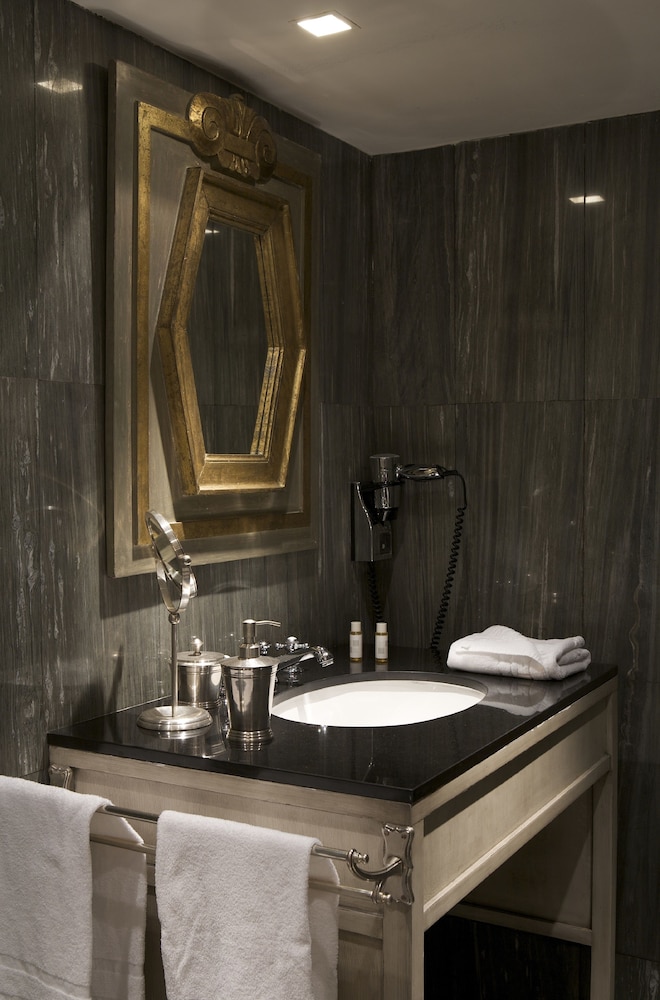 Hotel Chateaubriand 25/48