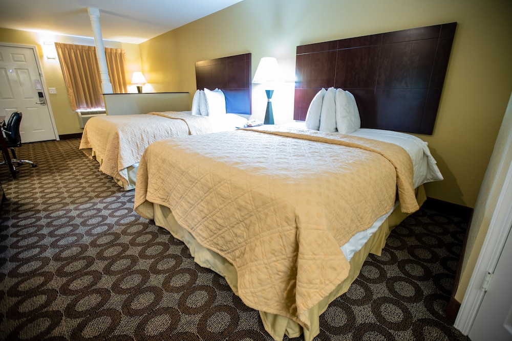 Relax Inn &amp; Suites 23/82