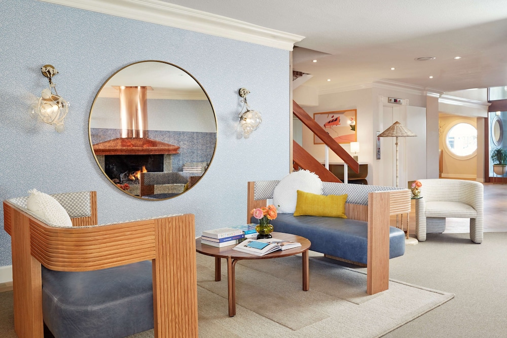 Waterfront Hotel - JDV by Hyatt 45/55