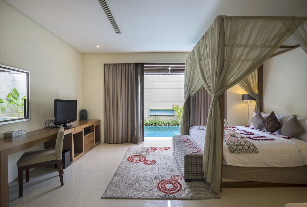 PRADHA VILLAS SEMINYAK 33/63