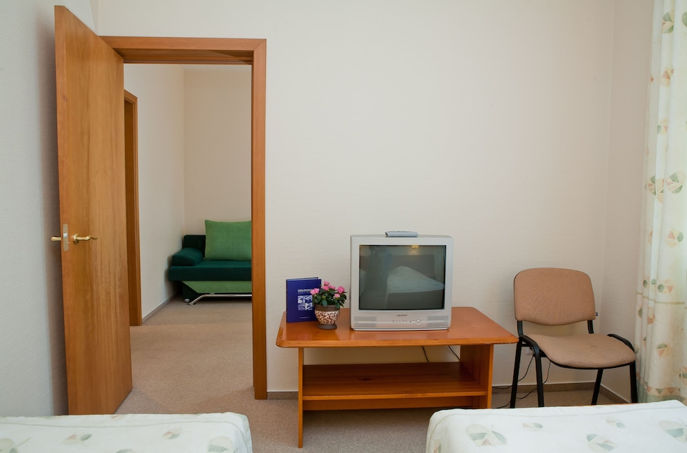 KOLONNA HOTEL BRIGITA 34/48