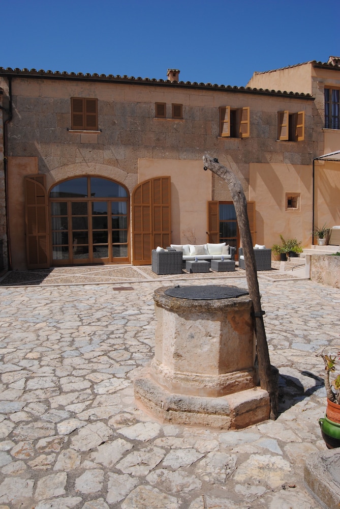 Hotel Rural Es Riquers 7/69