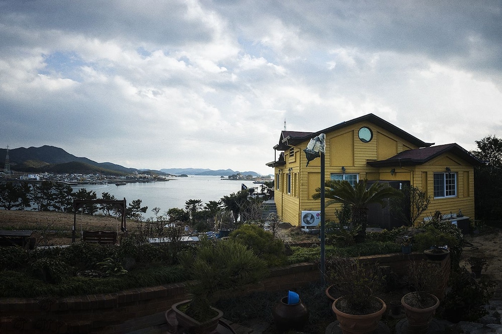 Tongyeong Mongdol House Pension 1/50
