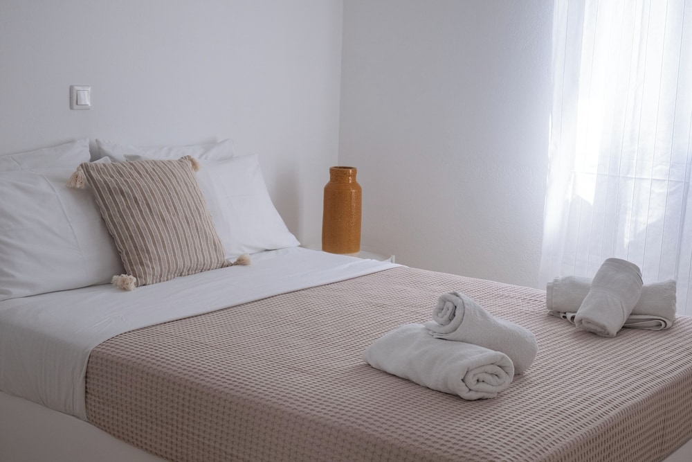 APARTMENT, 1 DOUBLE AND 1 SINGLE BED, HOT TUB