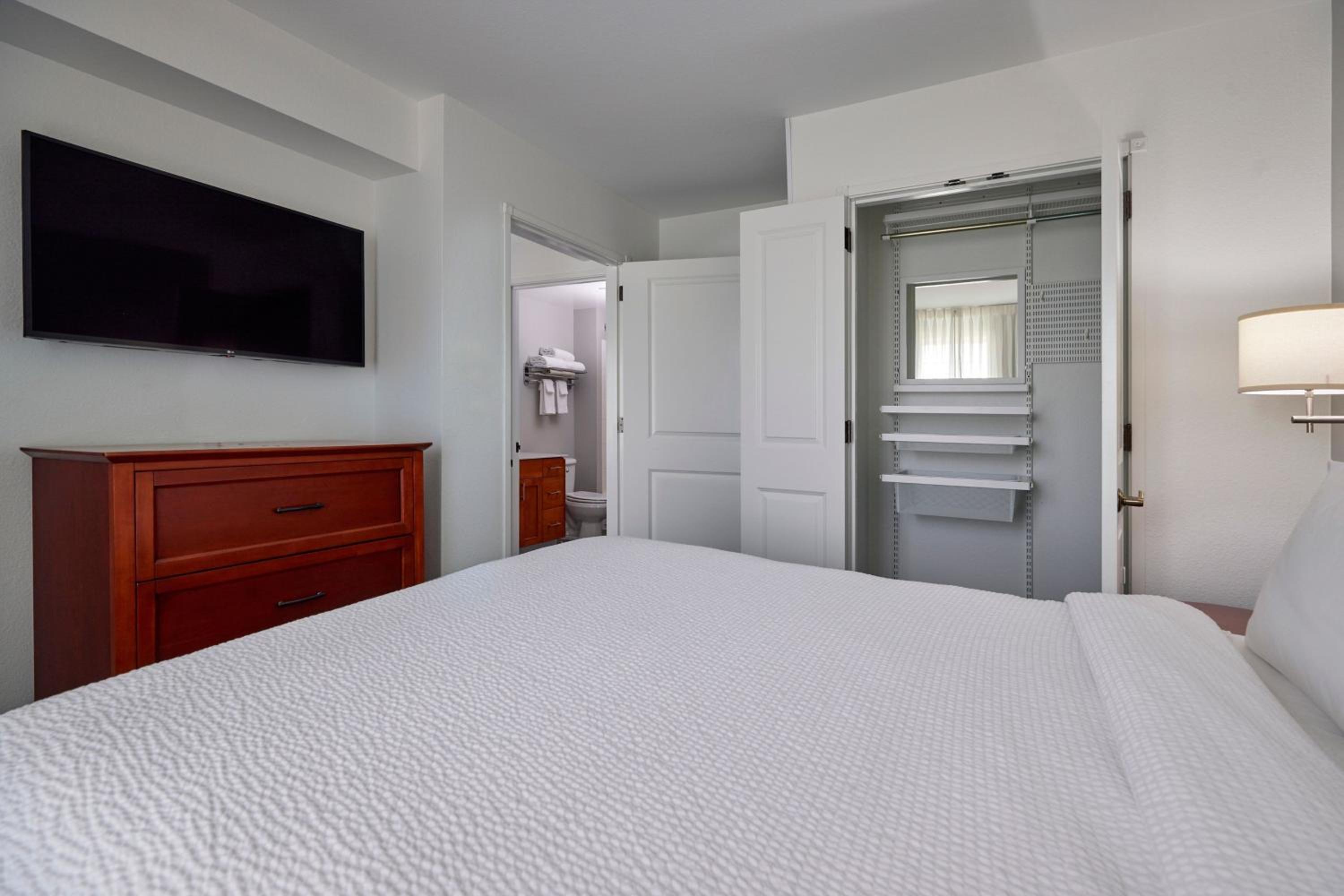 1 Bedroom, Suite, Queen Bed