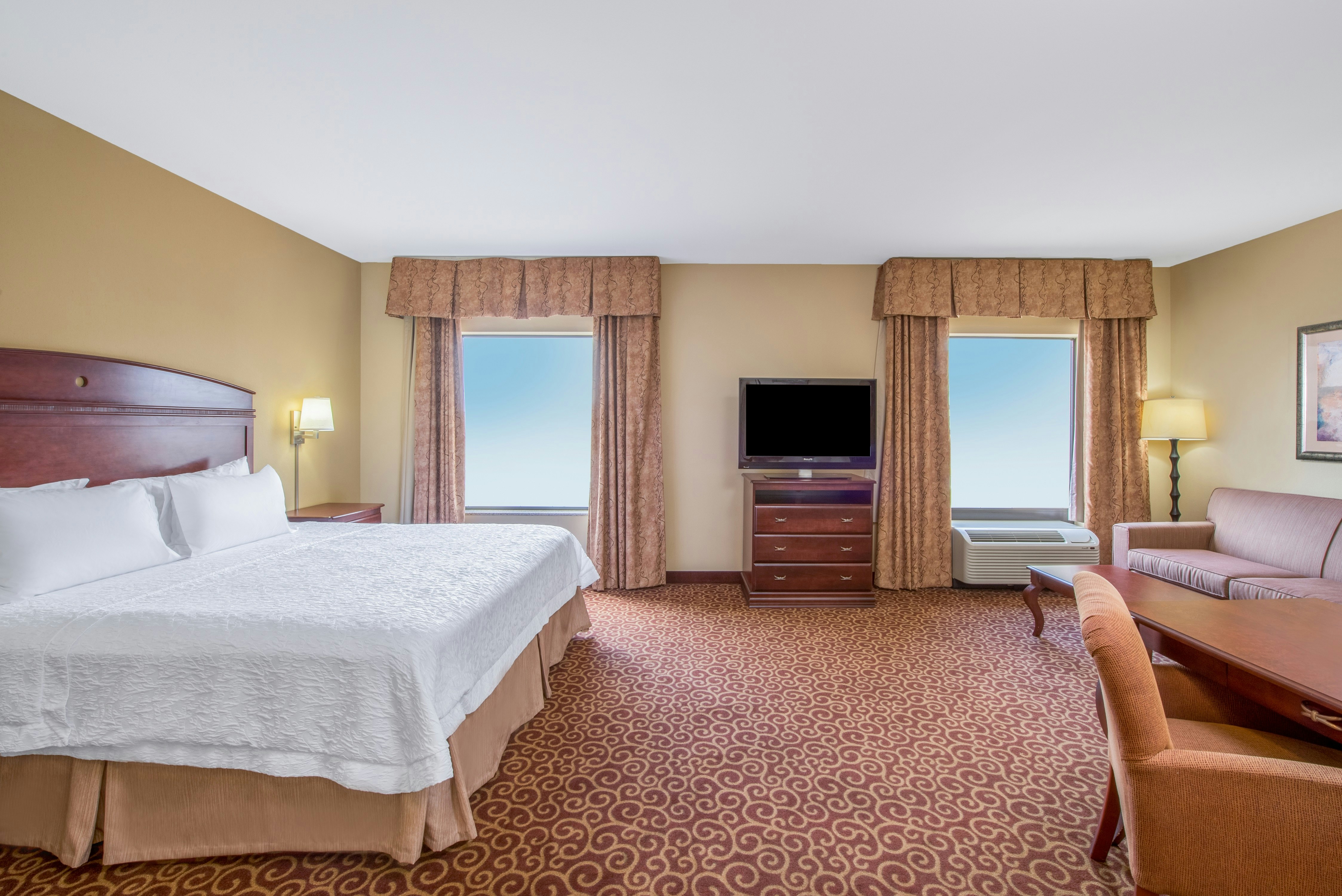 STUDIO, SUITE, KING BED