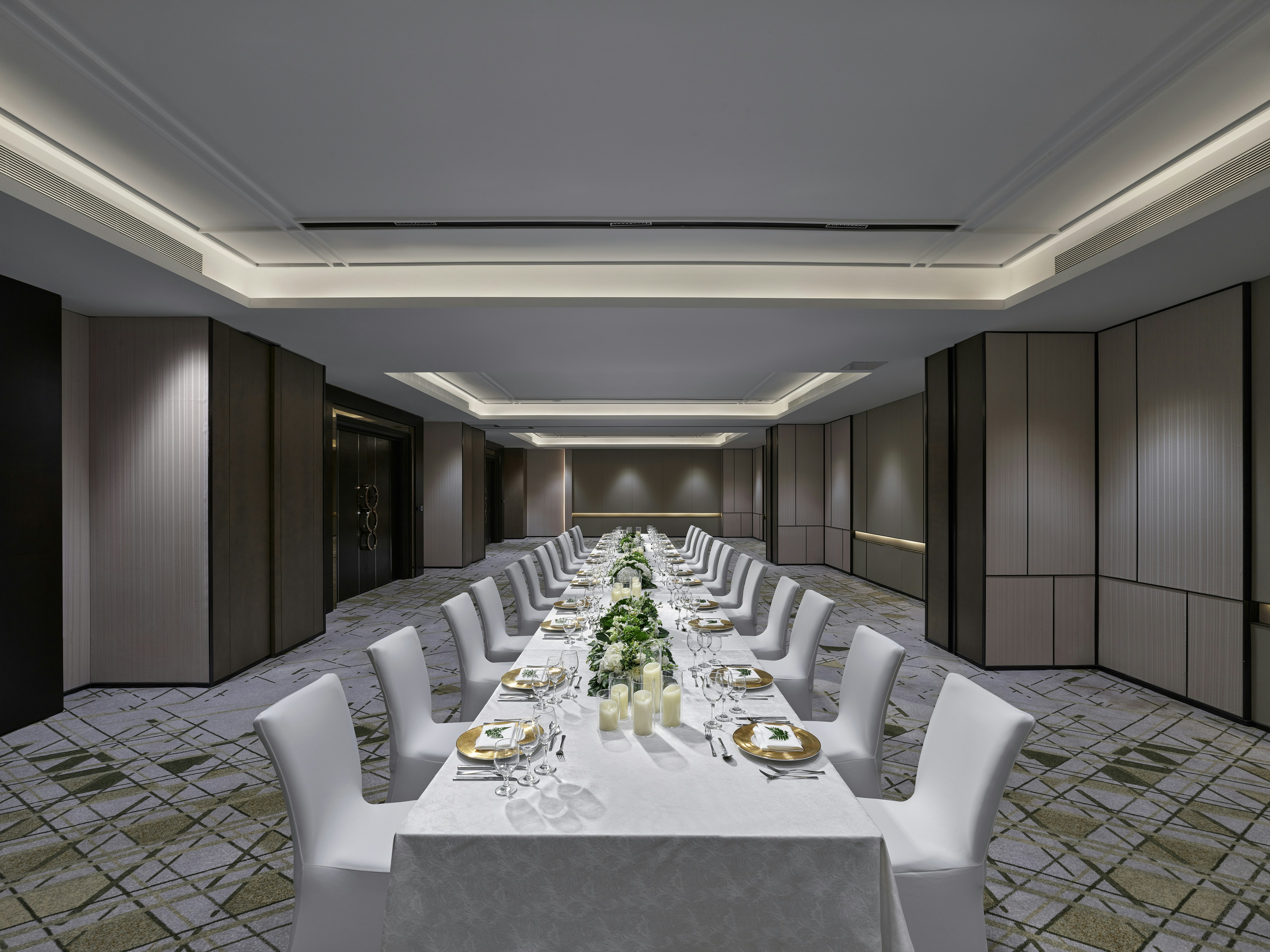 Hilton Shanghai Hongqiao Hotel 66/70