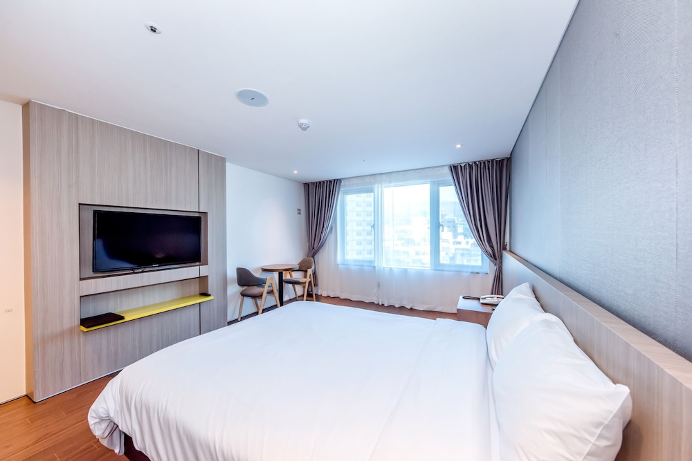 The First70 Hotel 21/50