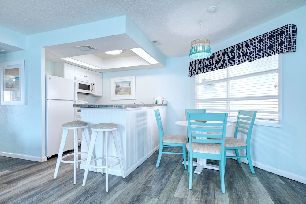 New Smyrna Waves MOD Collection by Sonesta 44/50