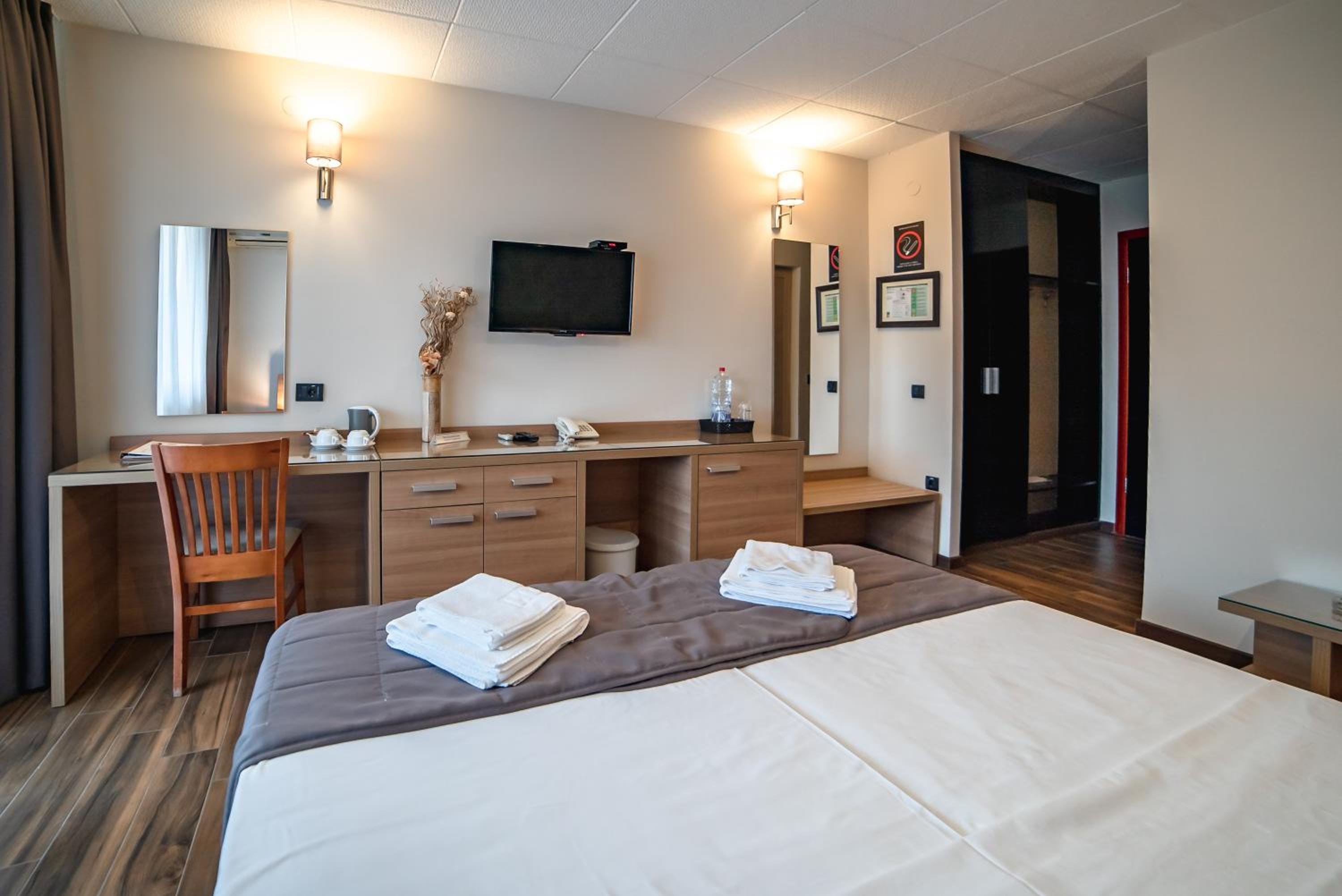 Novi Sad Hotel 12/54