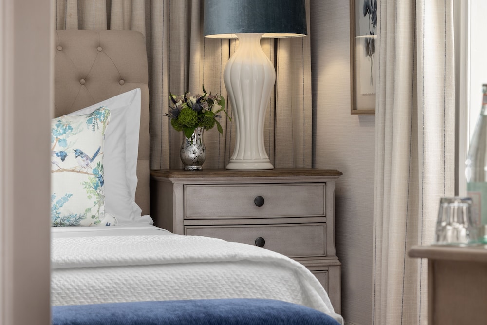 Juliette, Queen Bed