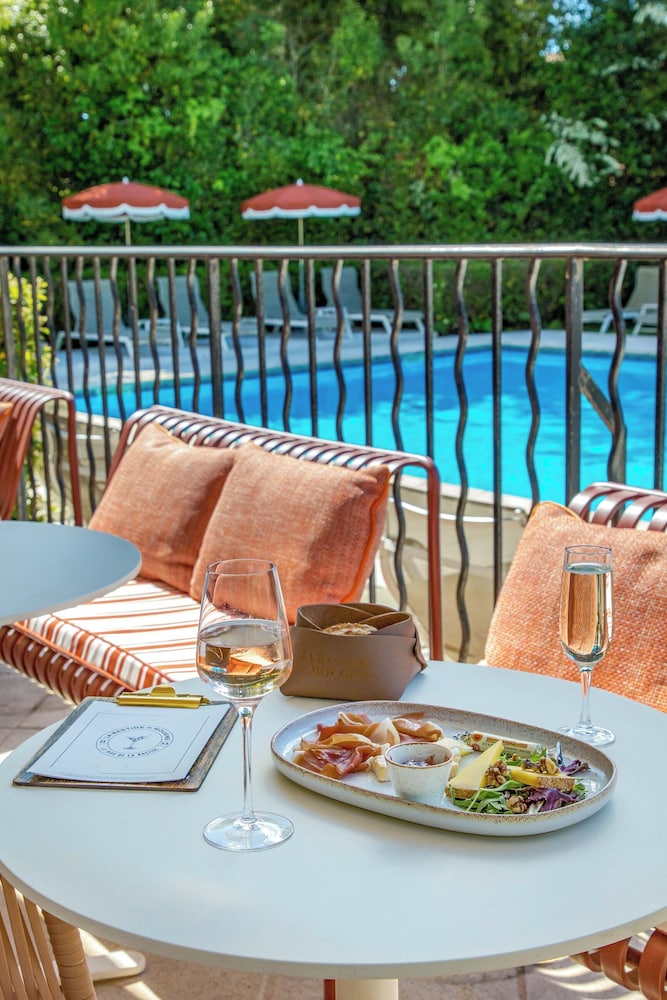 HOTEL DE MOUGINS 33/49