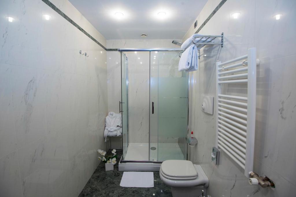 Smart, Double Bed, Annex, the Front 2/2