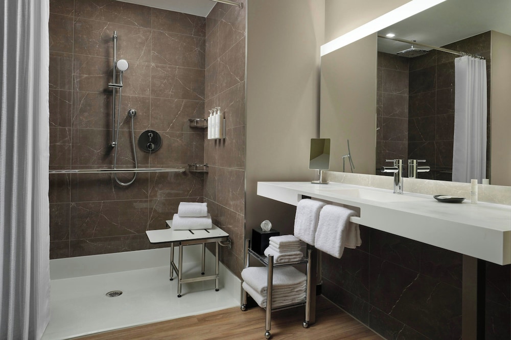 AC Hotel by Marriott Detroit at the Bonstelle 53/54