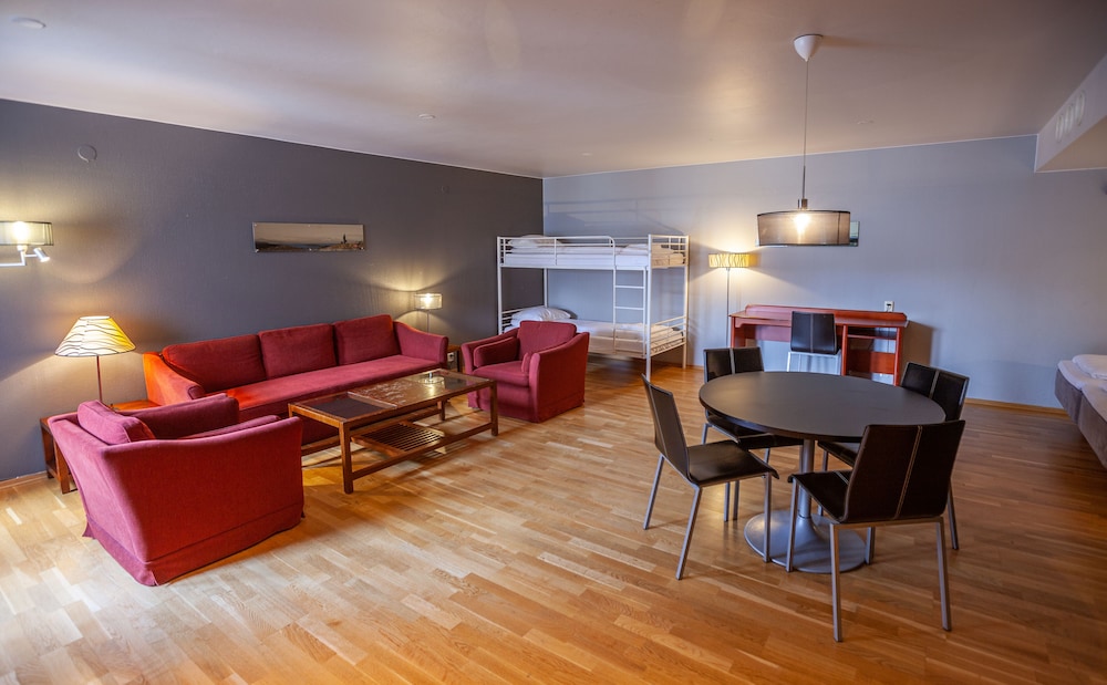 F2 Hotel 15/26
