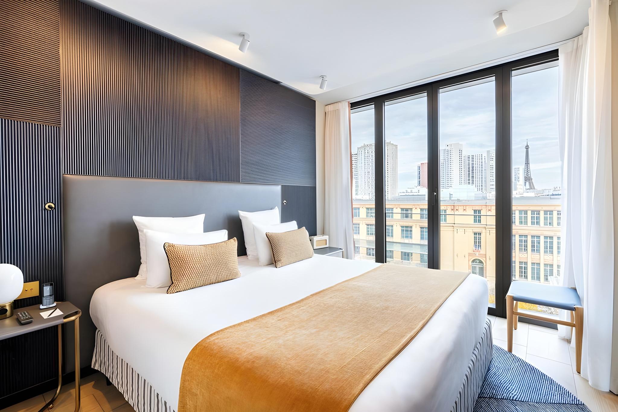 Deluxe, Double Bed, Eiffel View