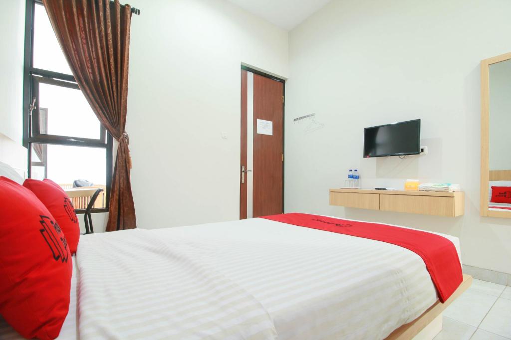 RedDoorz Syariah near Universitas Jenderal Soedirman 6/26