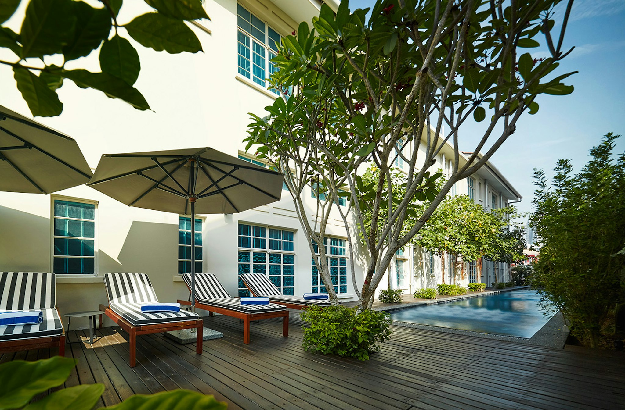 The Edison George Town 32/32