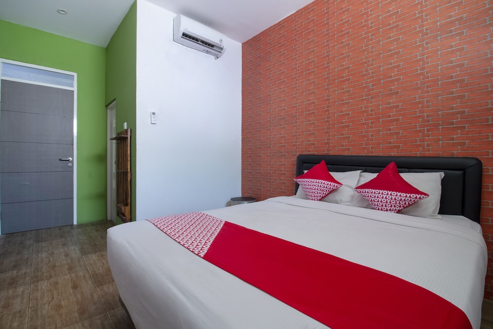 OYO 3283 Bwalk Hotel 12/40