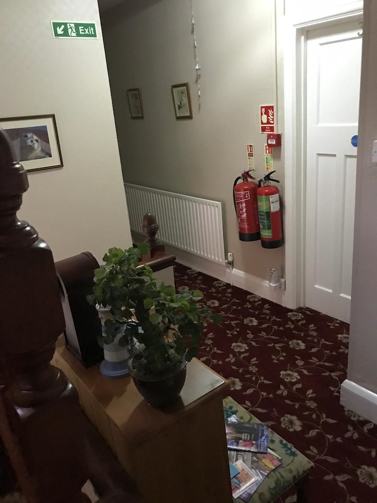 Lyndsay Guest House 6/50