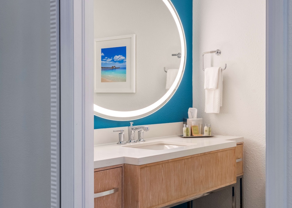 Doubletree Suites By Hilton Naples 8/67