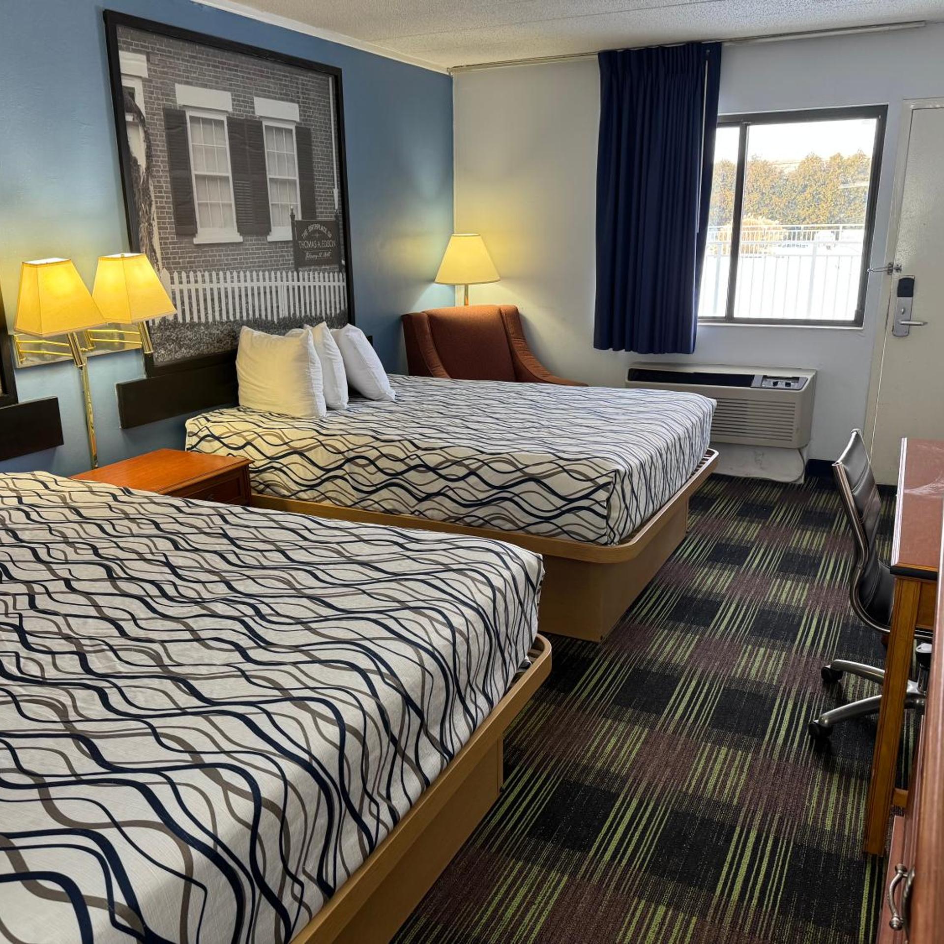 Standard, Queen Bed