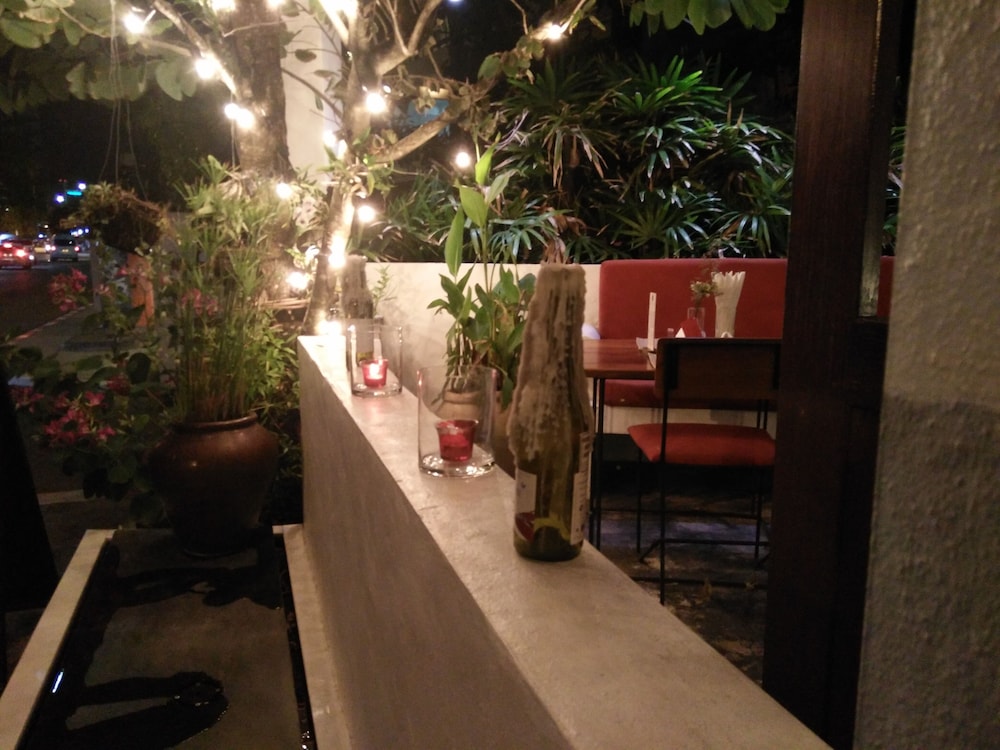 The Front Hotel And Apartment 71/76