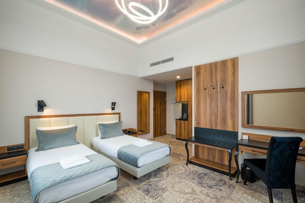 COMFORT, TWIN BEDS