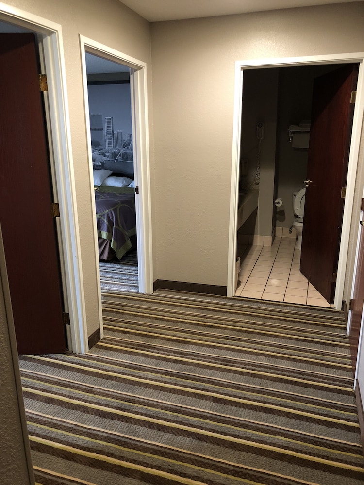 Super 8 By Wyndham Aurora/Naperville Area 21/39