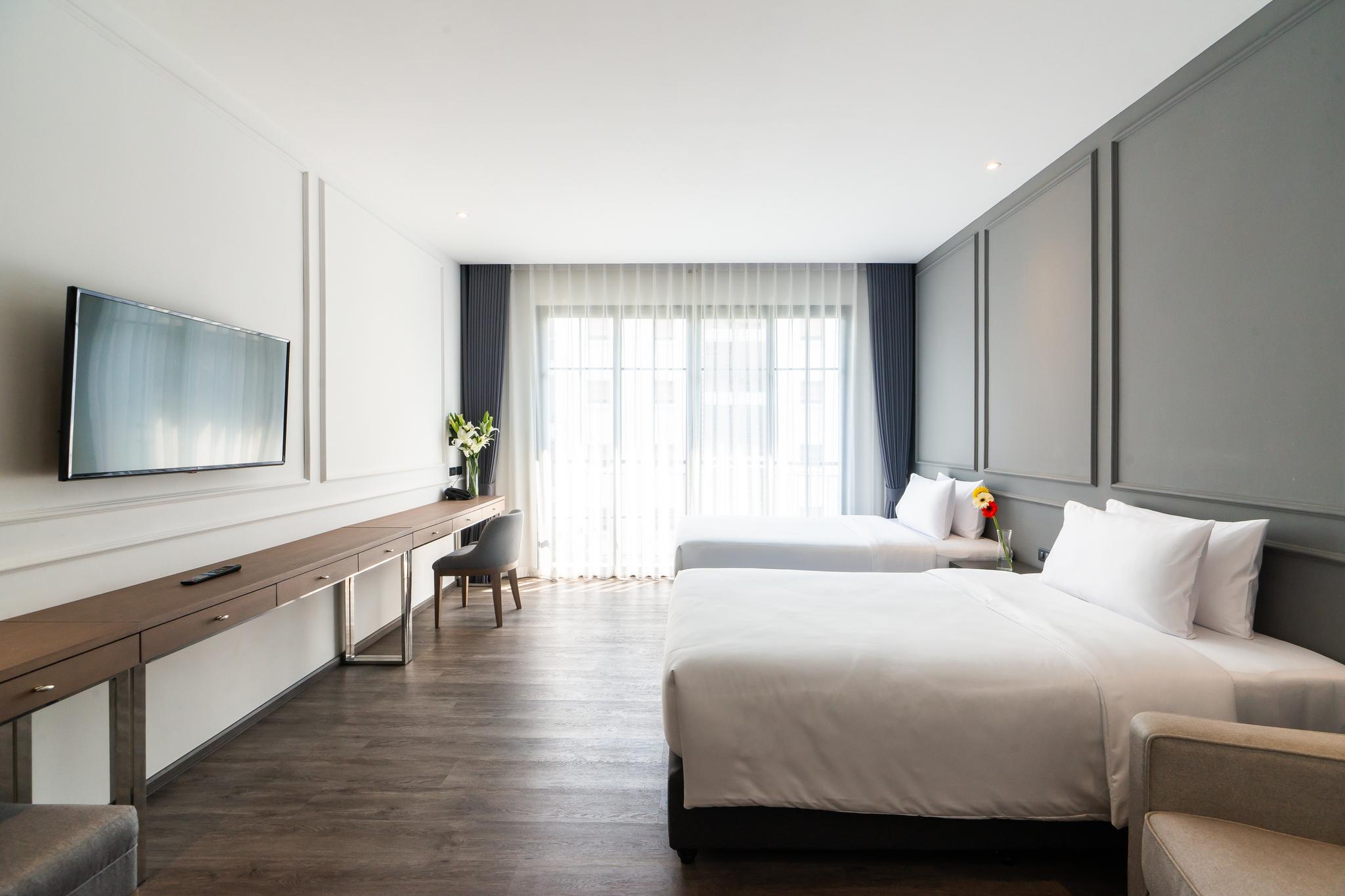 DELUXE, 2 DOUBLE BEDS