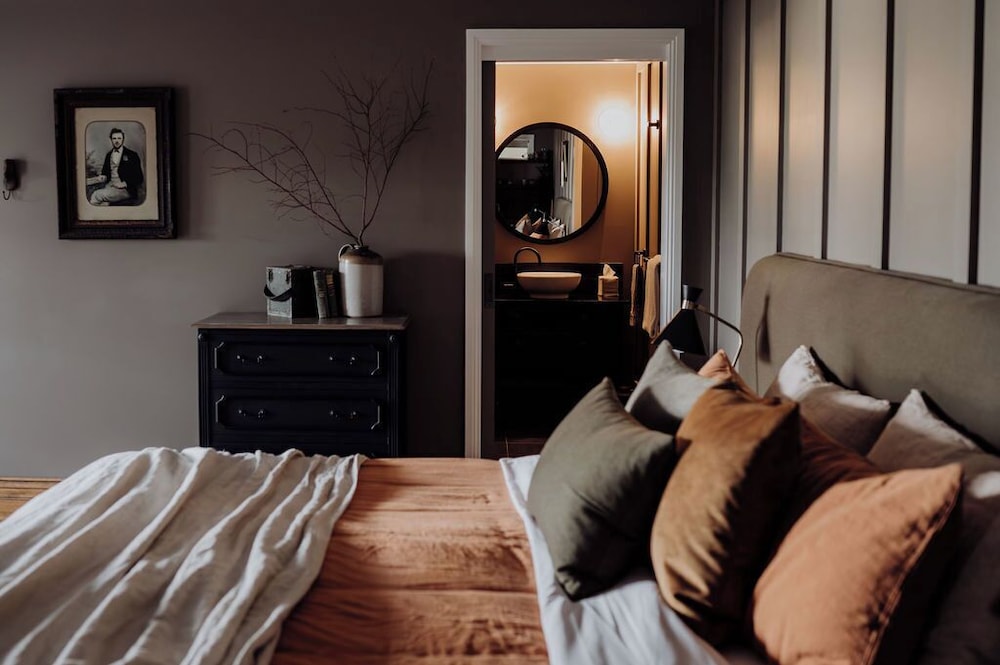 Deluxe, King Bed, Sea View, Courtyard Area