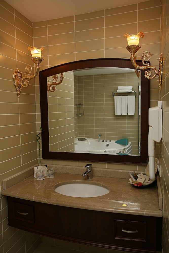 Latanya Palm and Spa Hotel 50/50