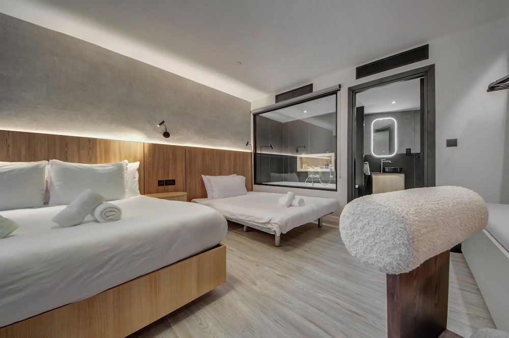 Inner, Deluxe, Triple, Twin Beds, Sofa, Hot Tub