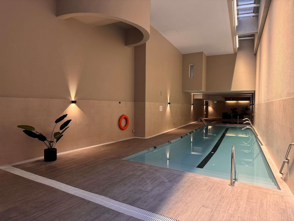 swimming pool spa