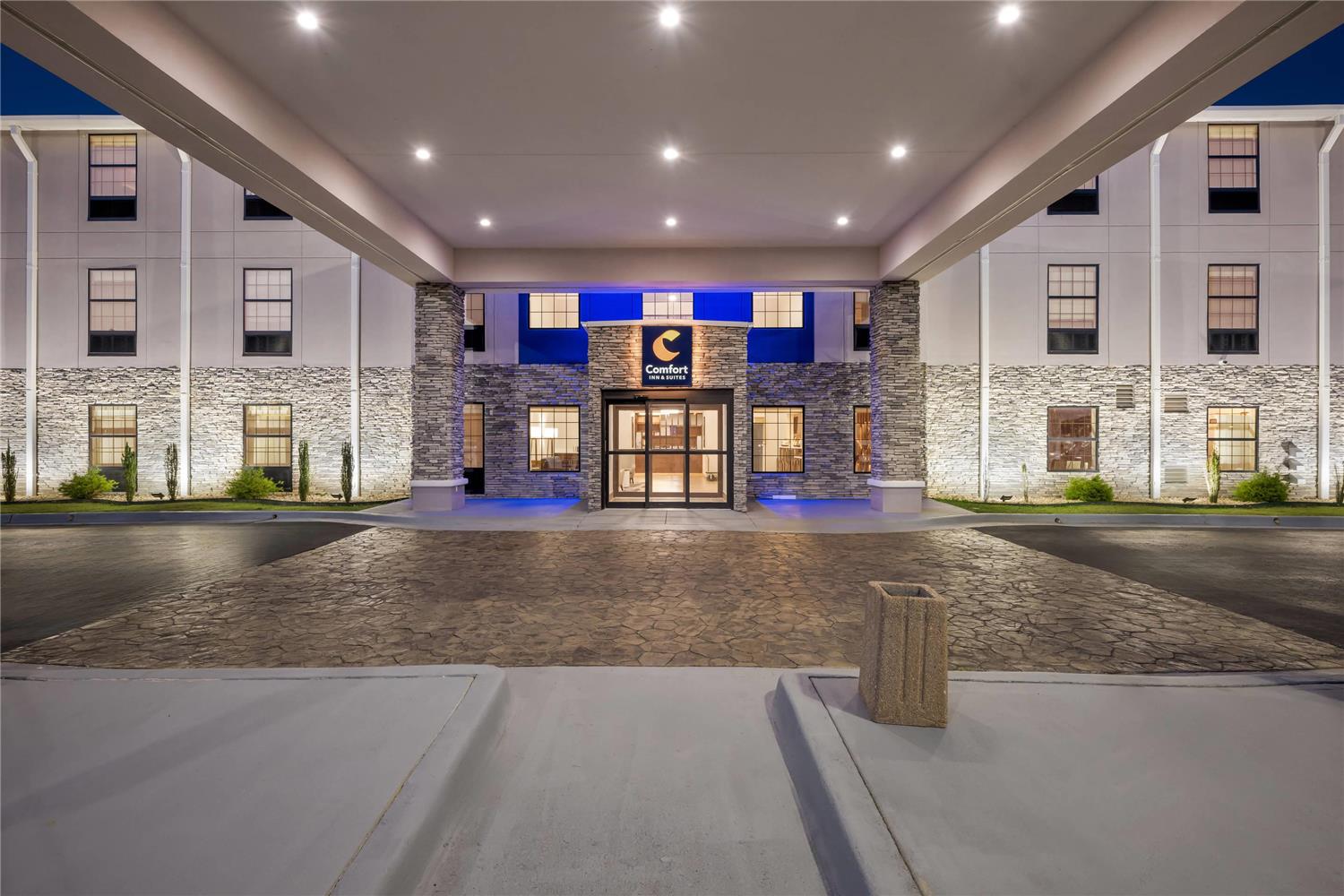 Comfort Inn & Suites River City Decatur 17/21