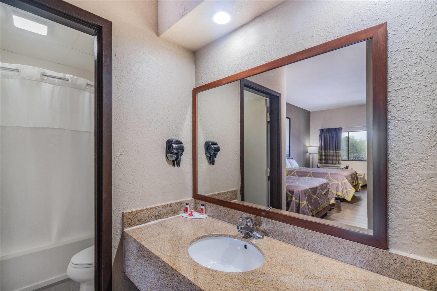 Super 8 by Wyndham Columbia 15/16