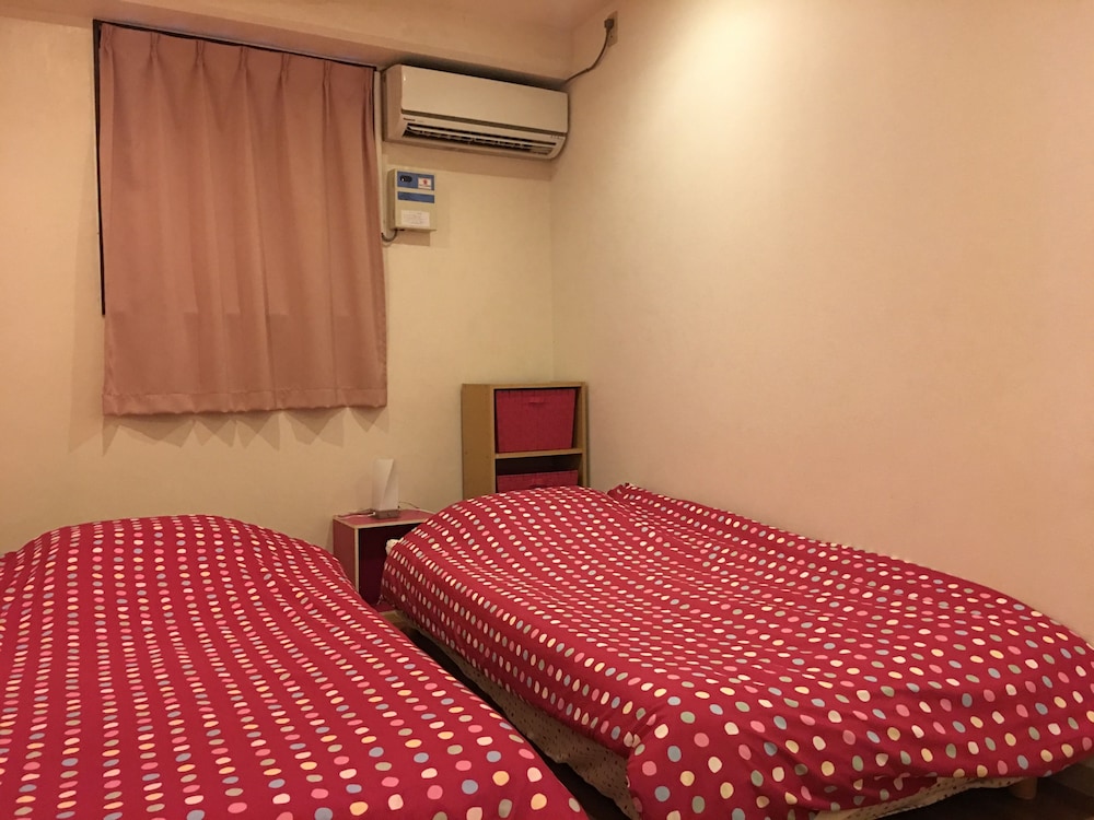 FEMALE DORM, STANDARD, SHARED BATHROOM