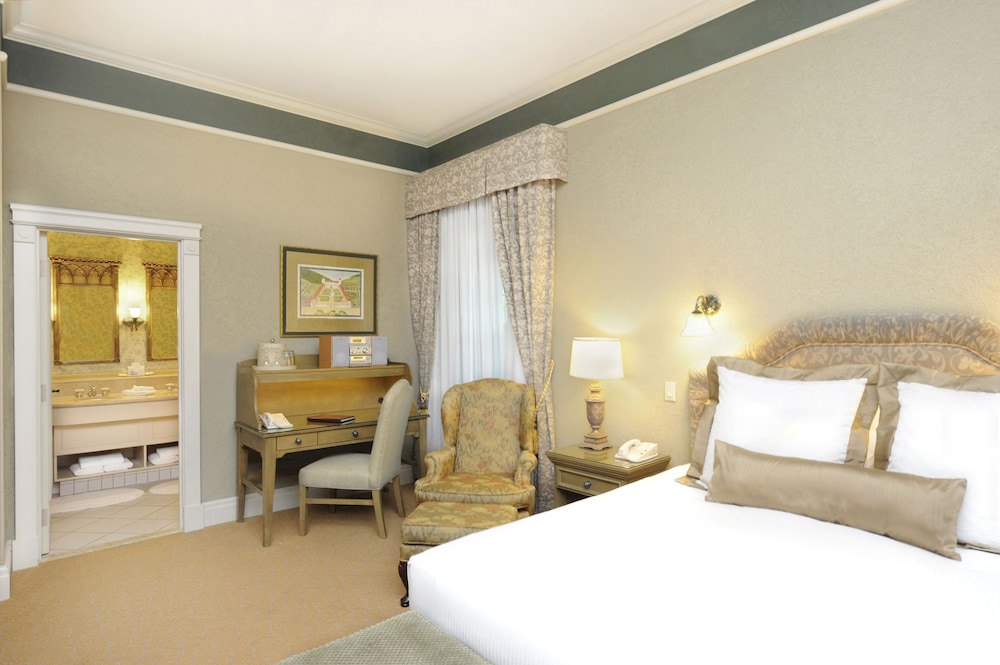 PREMIUM, SUITE, KING BED, SOFA