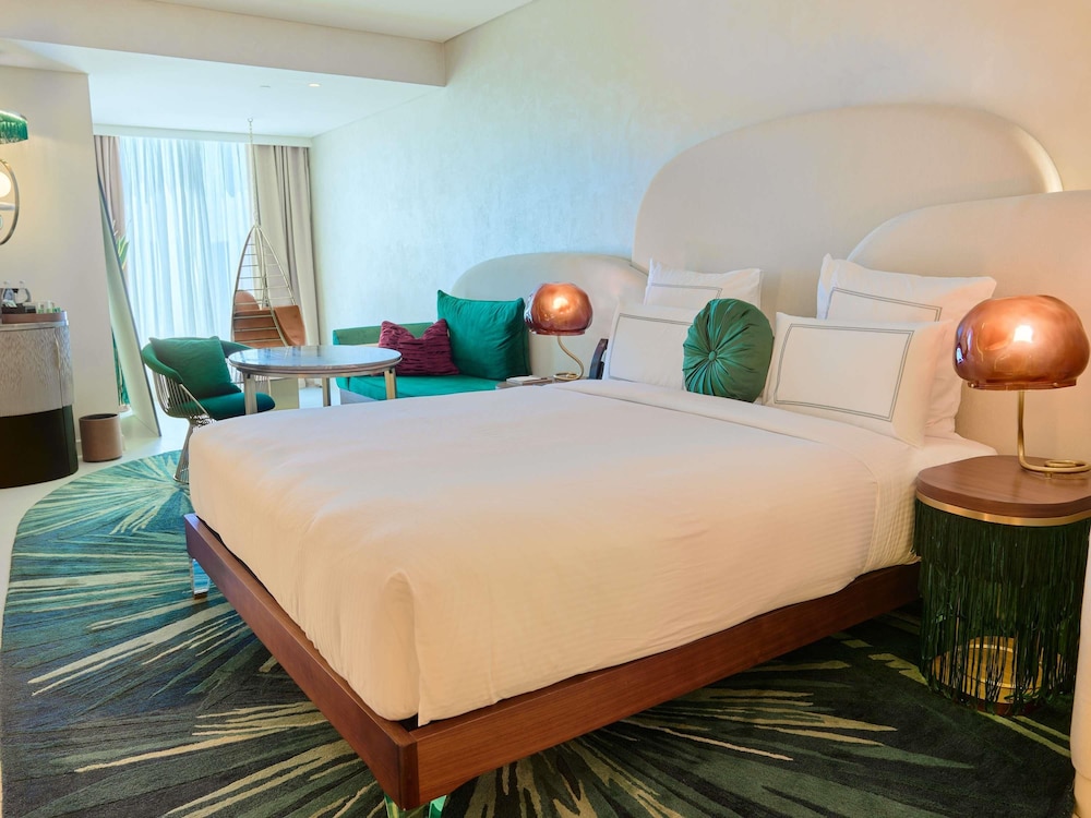 Superior, King Bed, Forest View