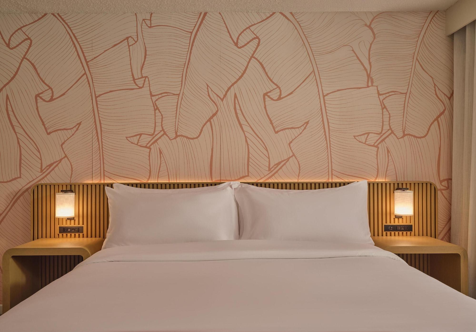 2 Bedrooms, Suite, Partial View