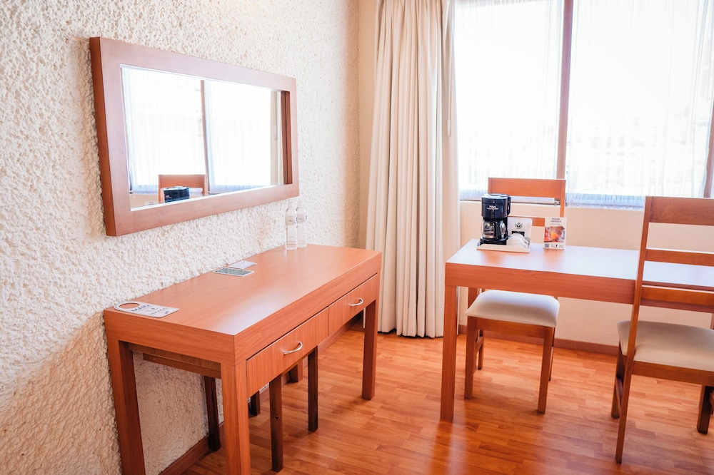 Hotel Del Angel 32/50