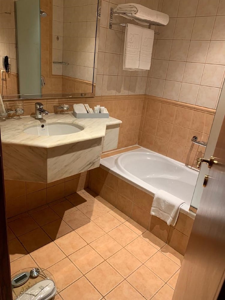 غرفة قياسية بسرير كينج وسرير فردي، فندق التنفيذيين العليا(Executives Hotel Olaya) 7/7
