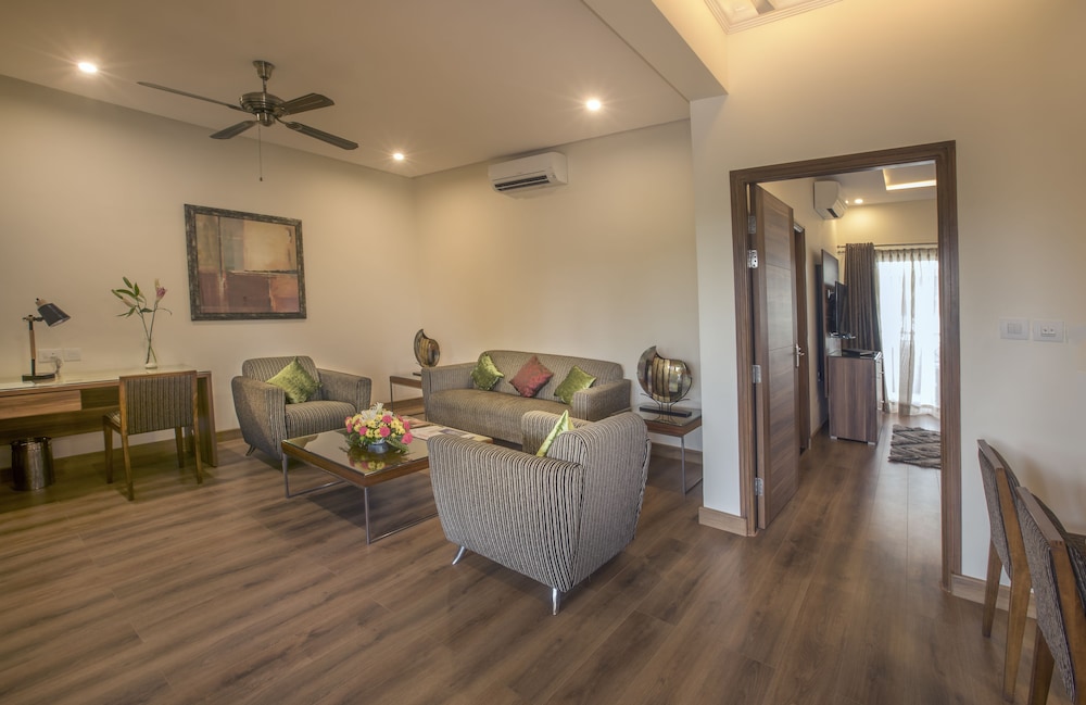 Clarks Exotica Convention Resort Spa 44/70