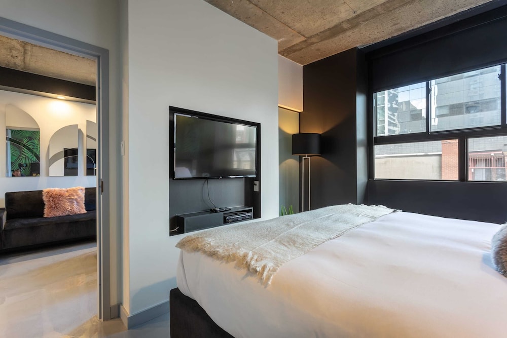 1 BEDROOM, DOUBLE BED