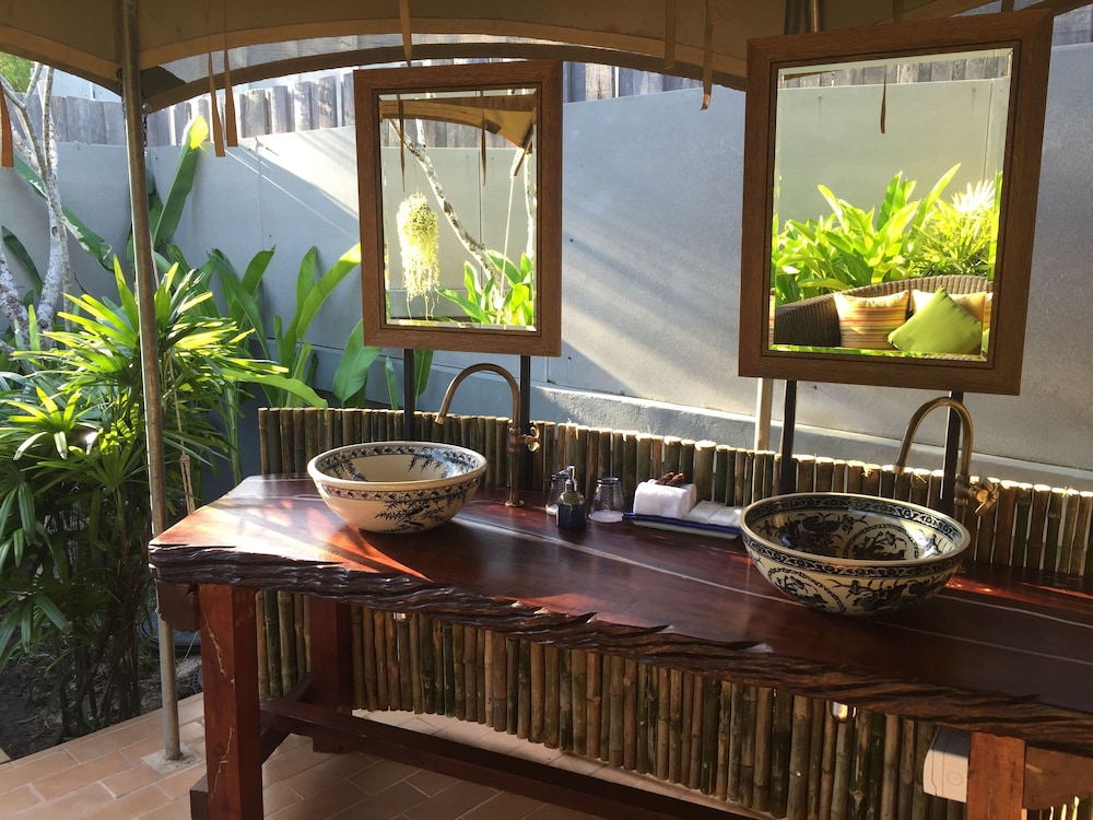 Gajapuri Resort Spa 49/76