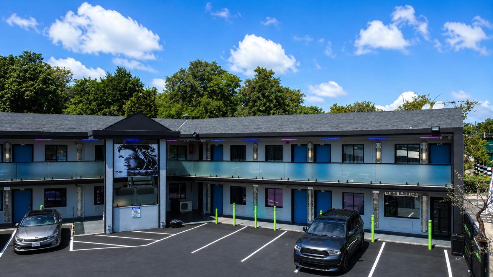 Hotel OPUS Bronx Near Bay Plaza Mall 34/46